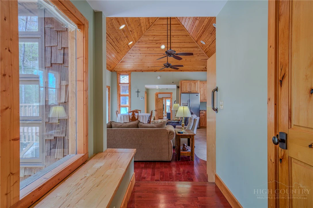 Image number 11 for the current listing
