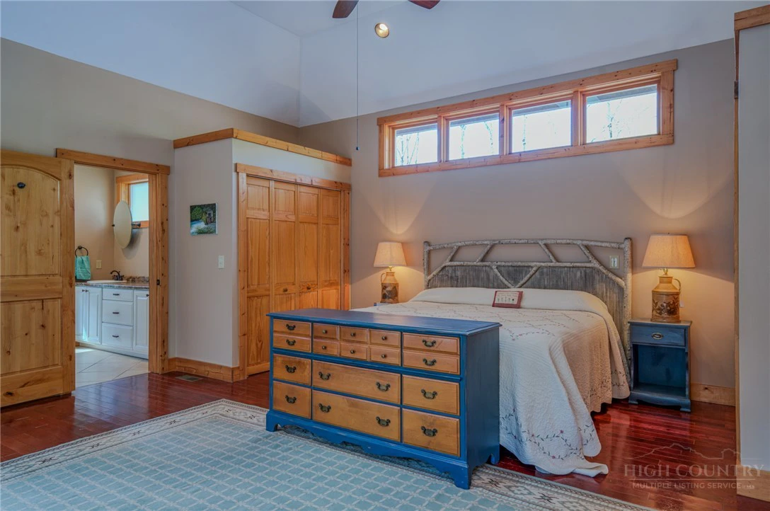 Image number 6 for the current listing