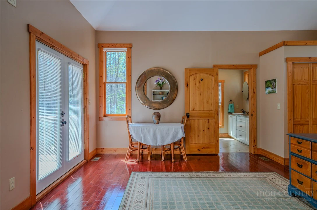 Image number 12 for the current listing
