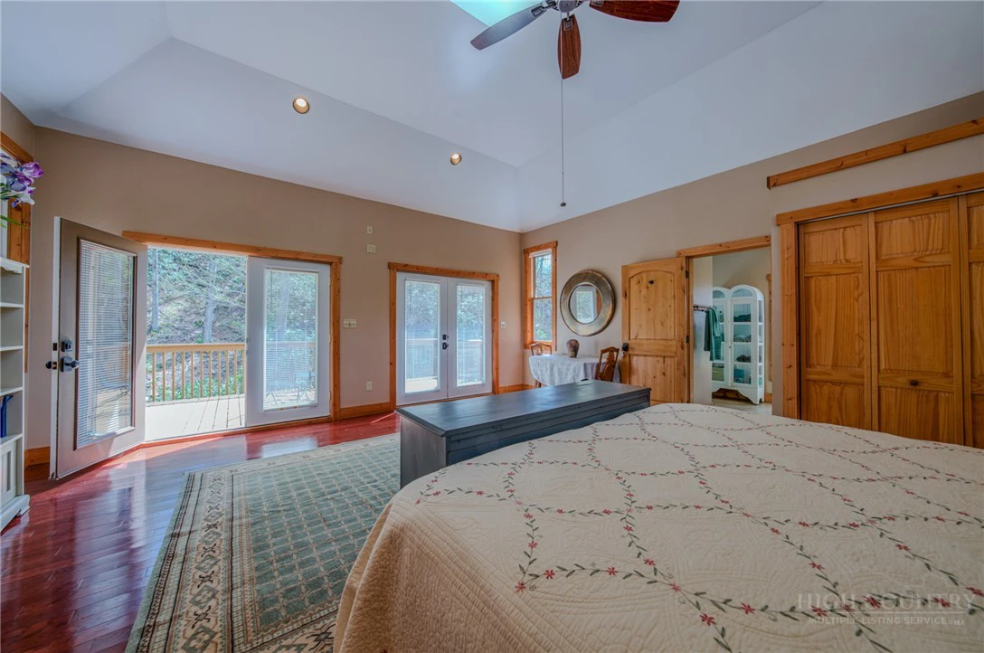 Image number 9 for the current listing