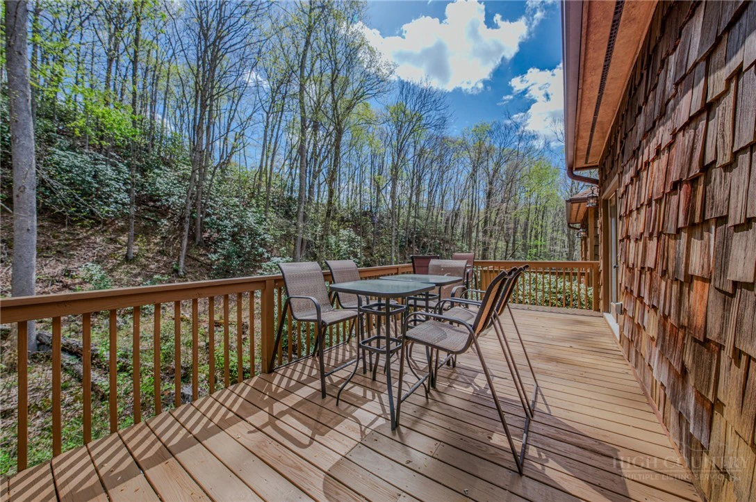 Image number 15 for the current listing