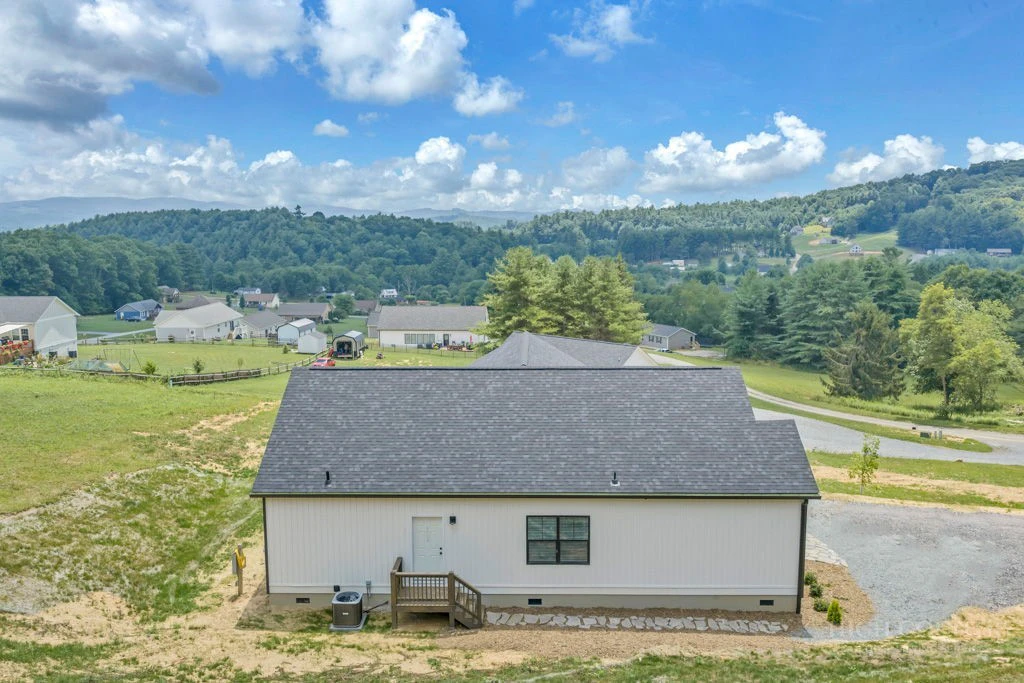 Image number 3 for the current listing