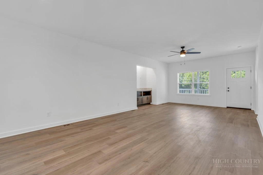 Image number 12 for the current listing