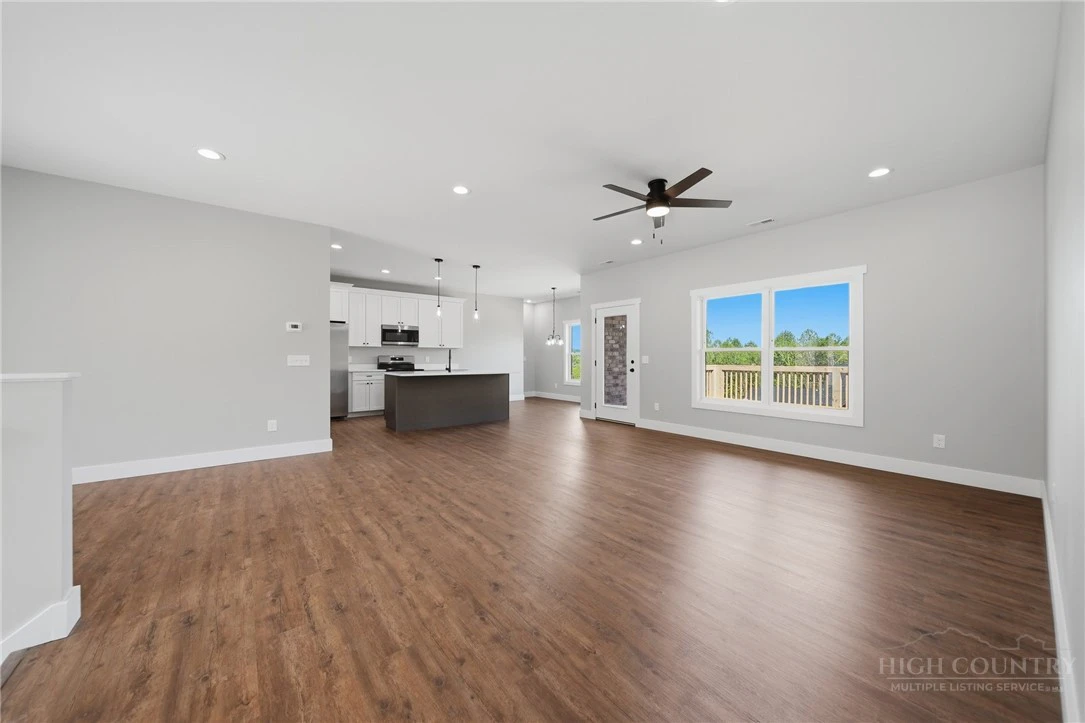 Image number 6 for the current listing