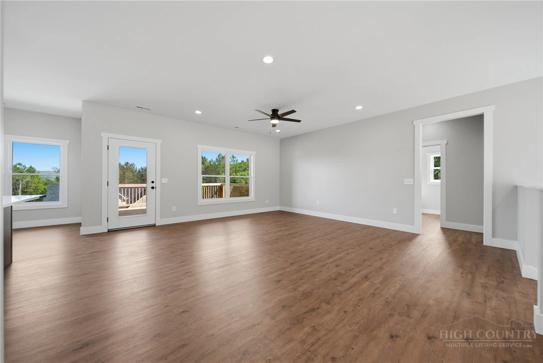 Image number 7 for the current listing