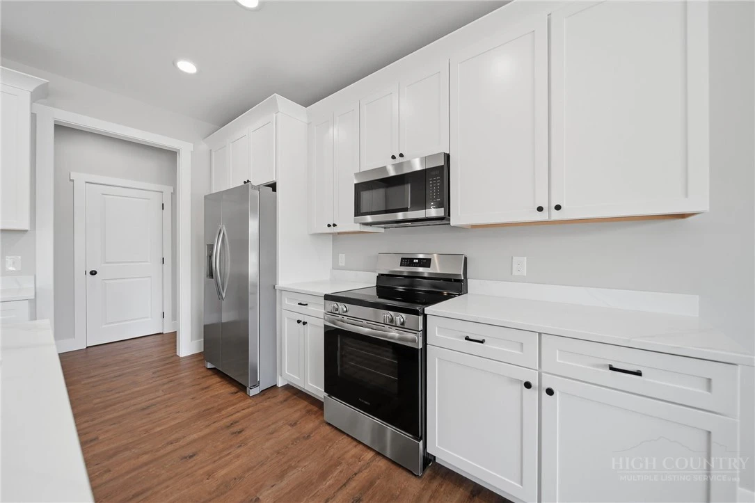 Image number 11 for the current listing
