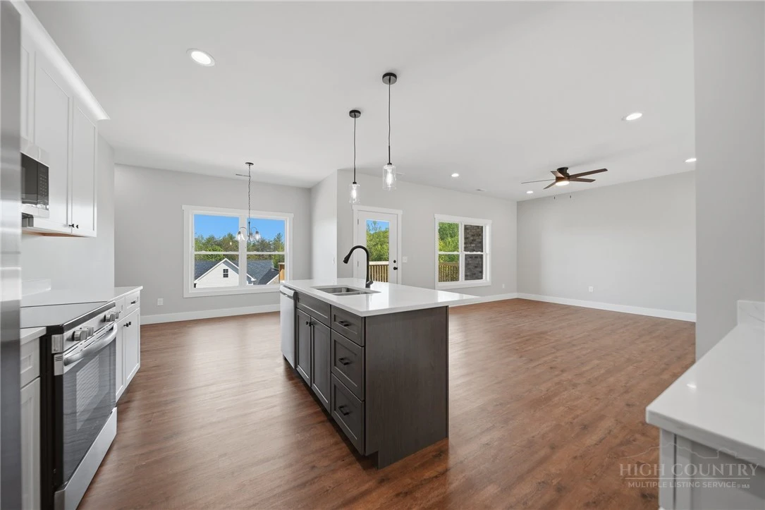 Image number 12 for the current listing