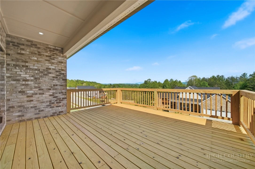 Image number 19 for the current listing