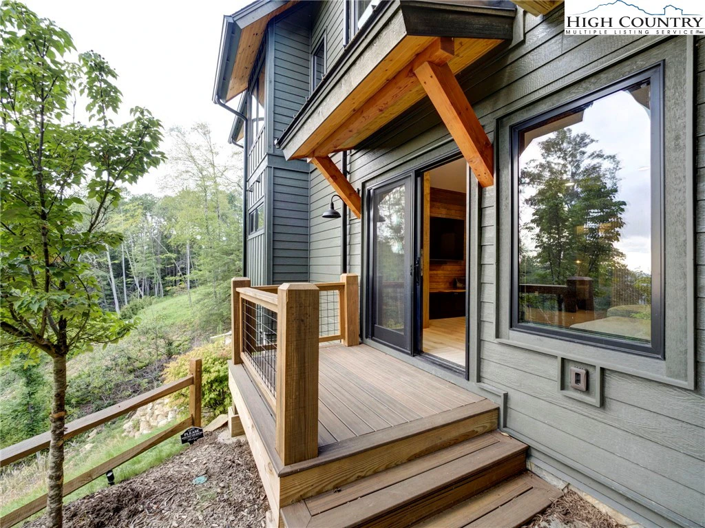 Image number 5 for the current listing