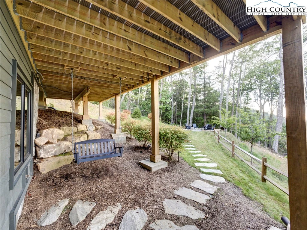 Image number 4 for the current listing