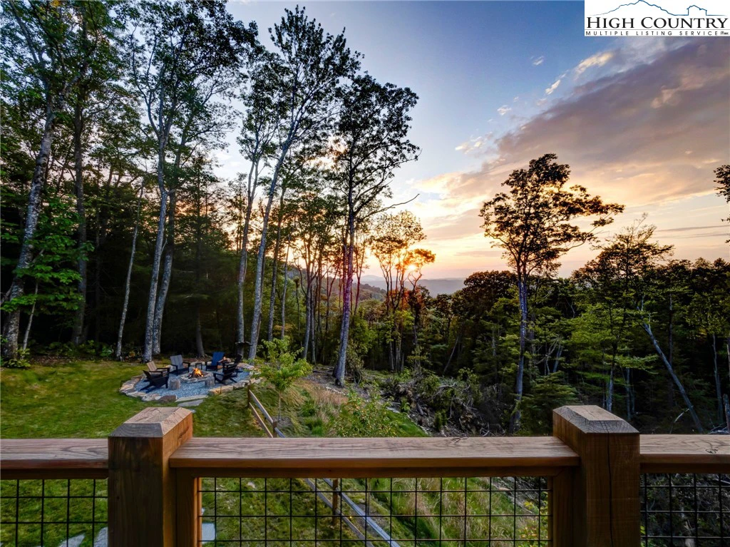 Image number 1 for the current listing