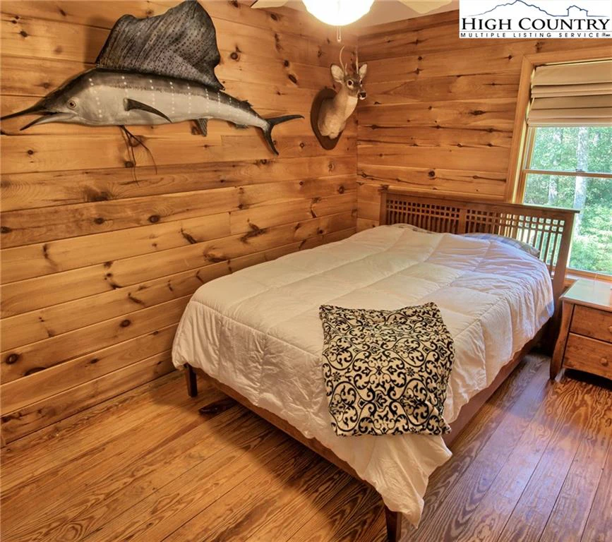 Image number 3 for the current listing