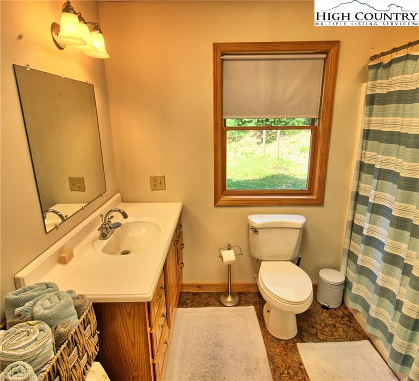 Image number 2 for the current listing
