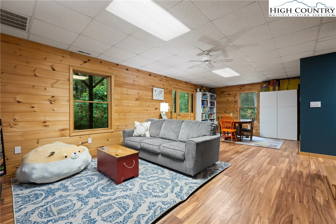 Image number 4 for the current listing