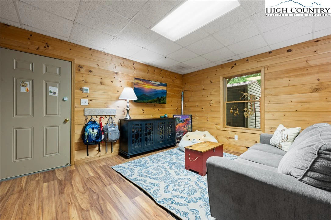 Image number 5 for the current listing