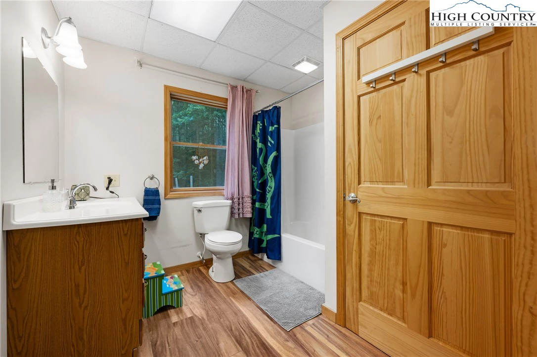 Image number 9 for the current listing