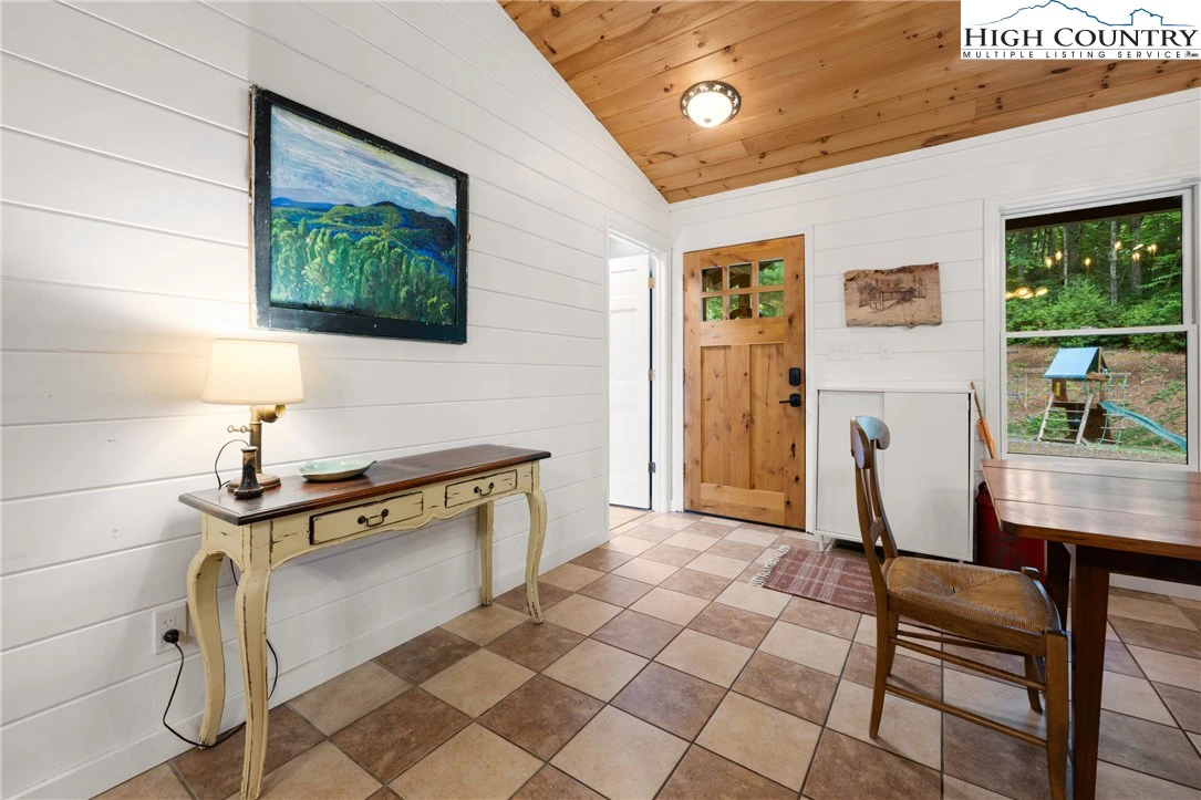 Image number 31 for the current listing