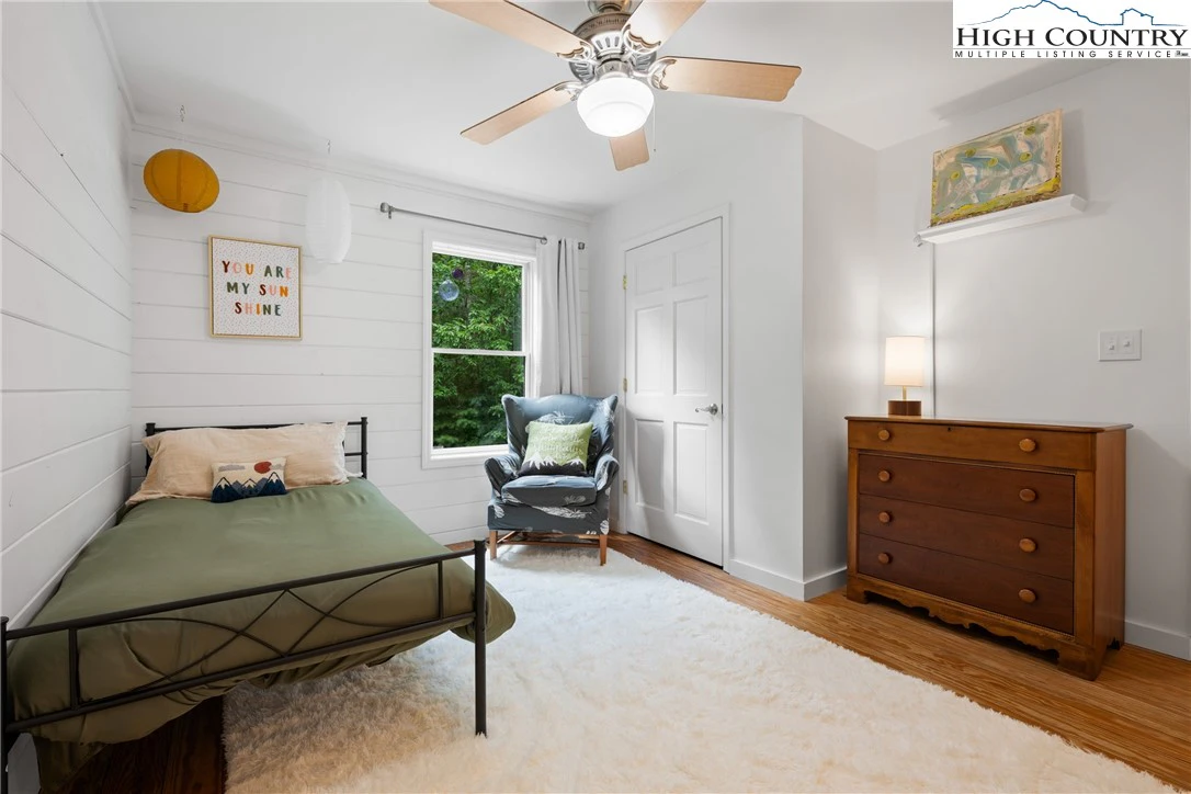 Image number 13 for the current listing