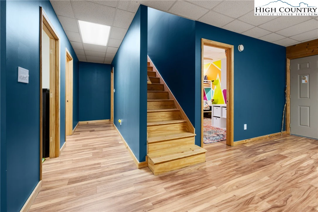 Image number 3 for the current listing