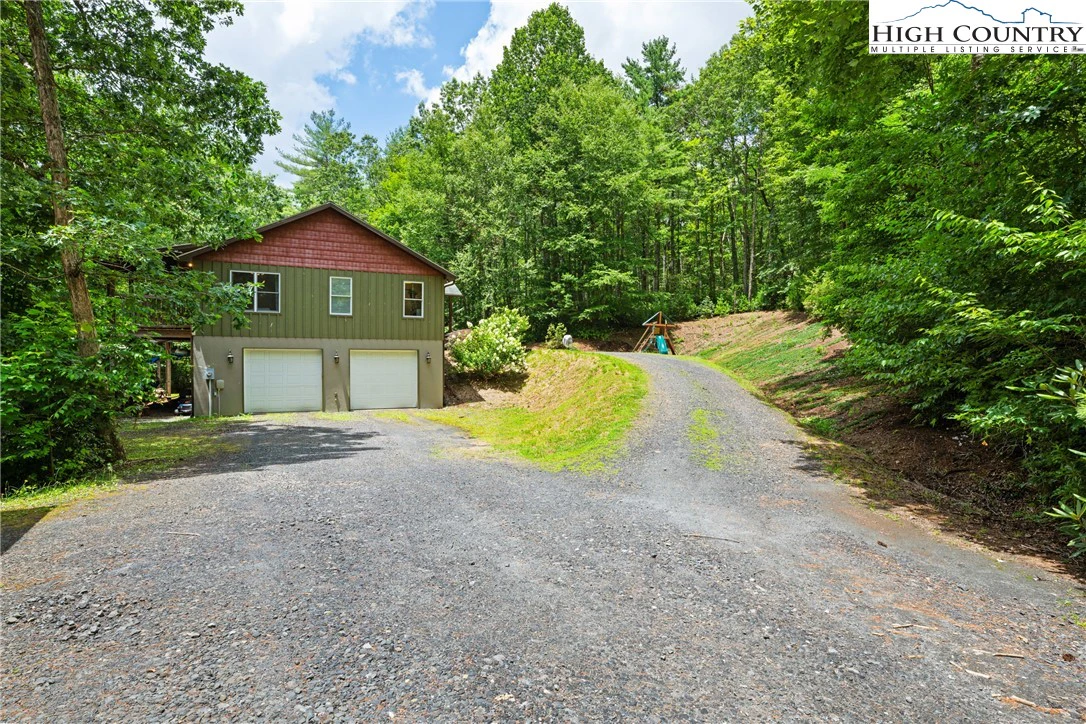 Image number 14 for the current listing