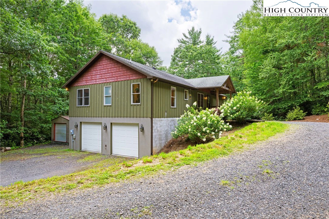 Image number 15 for the current listing