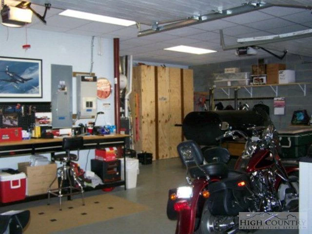 Image number 4 for the current listing