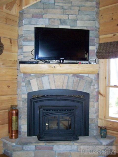 Image number 13 for the current listing