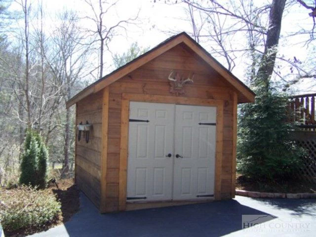 Image number 17 for the current listing