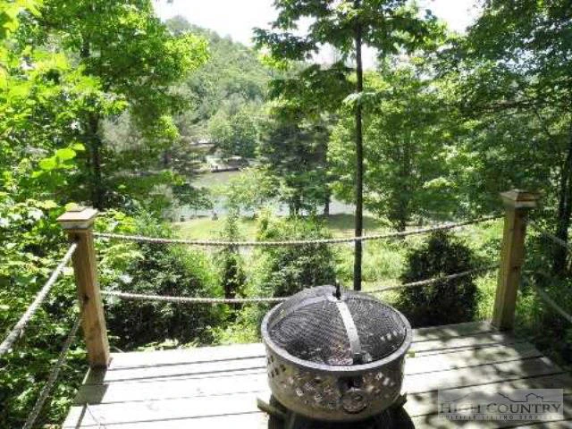 Image number 20 for the current listing