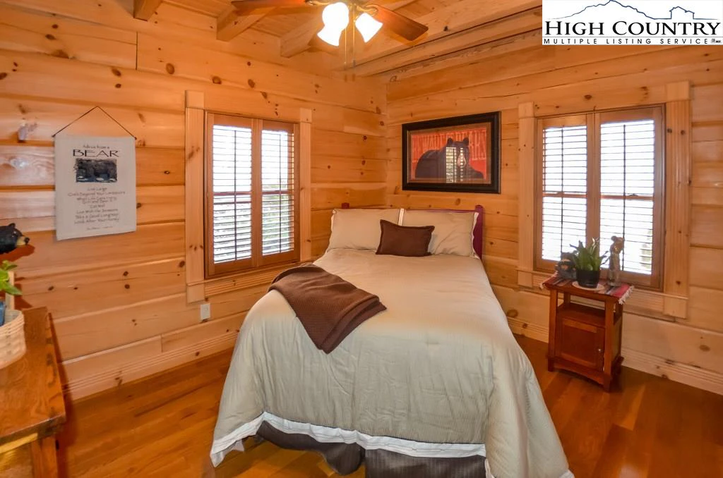 Image number 3 for the current listing
