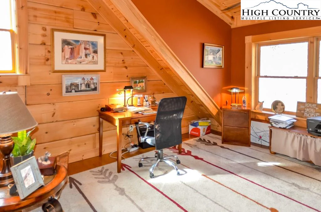 Image number 4 for the current listing