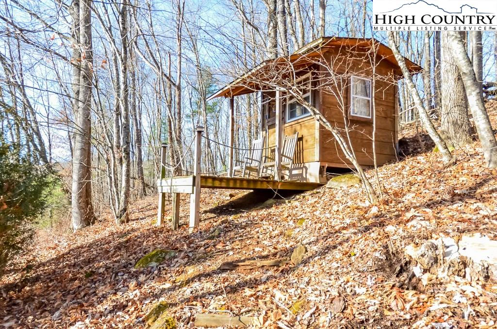 Image number 19 for the current listing