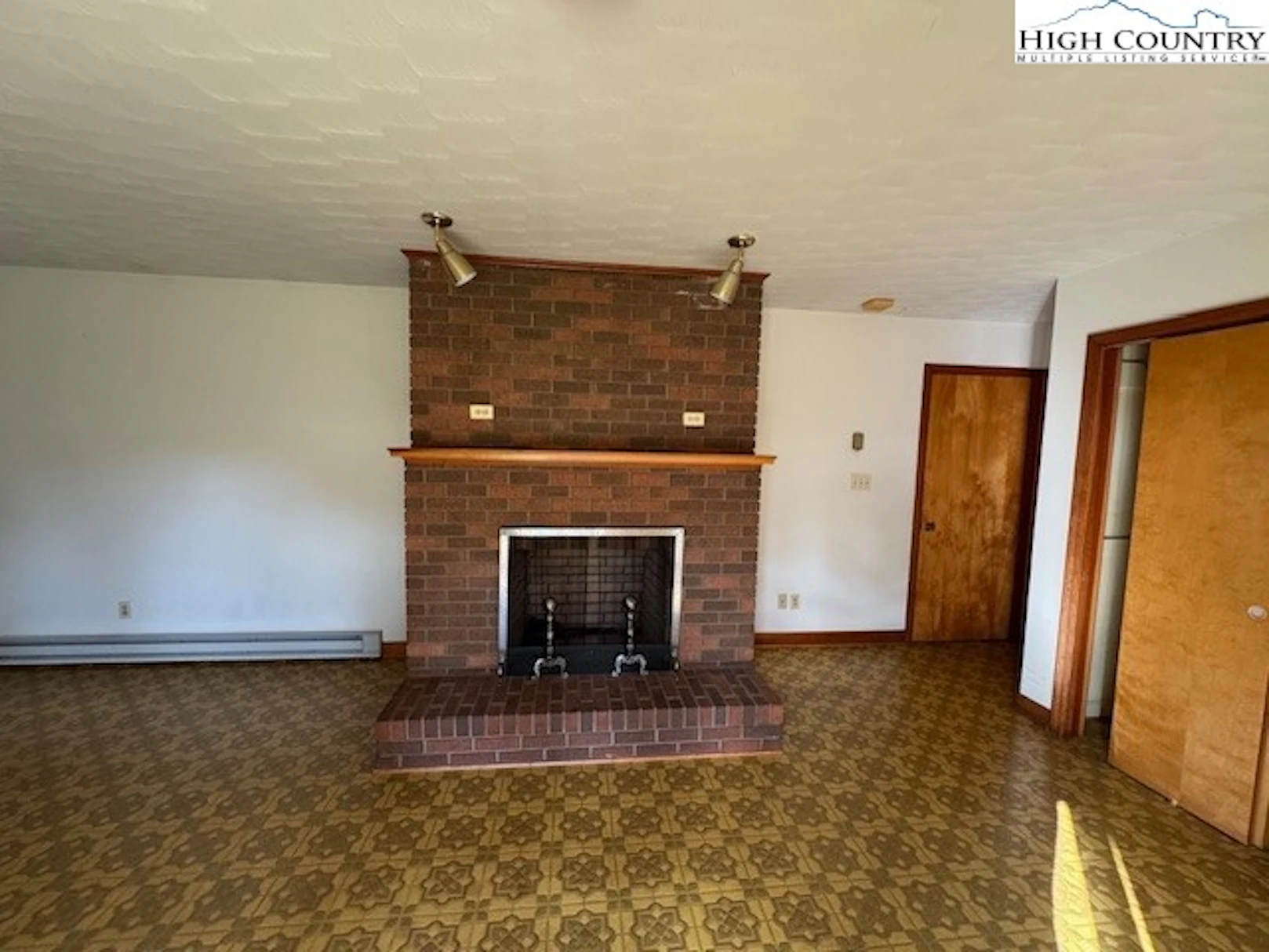 Image number 20 for the current listing