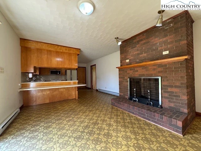Image number 19 for the current listing