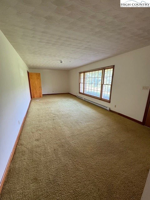 Image number 18 for the current listing
