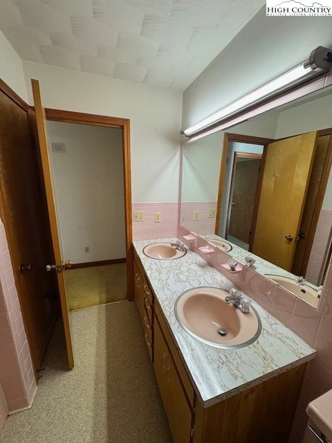 Image number 7 for the current listing