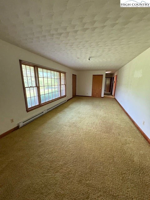 Image number 17 for the current listing