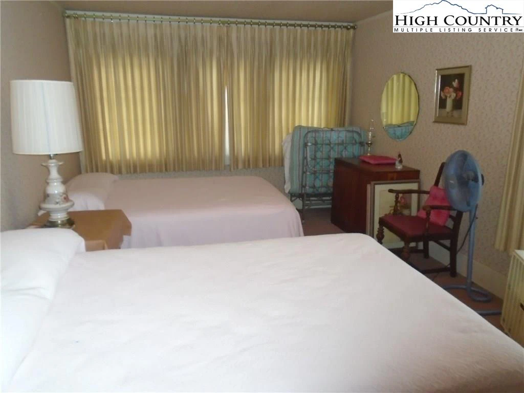 Image number 2 for the current listing