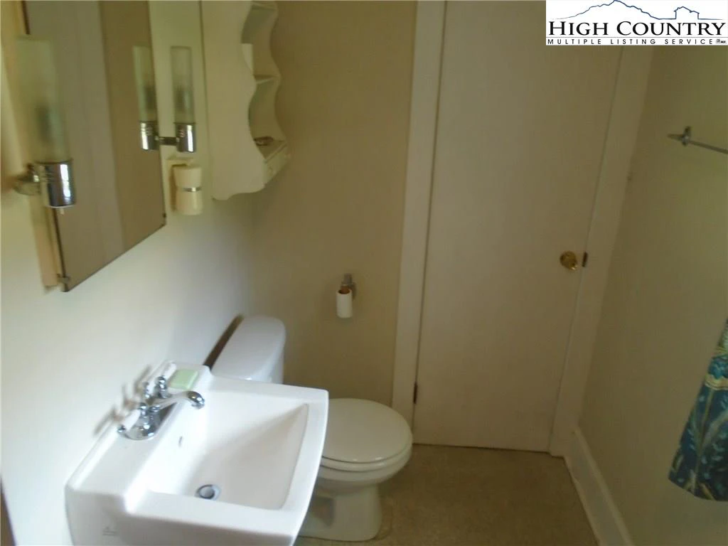 Image number 11 for the current listing