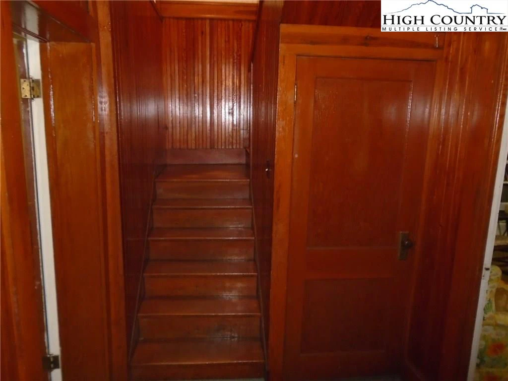 Image number 9 for the current listing