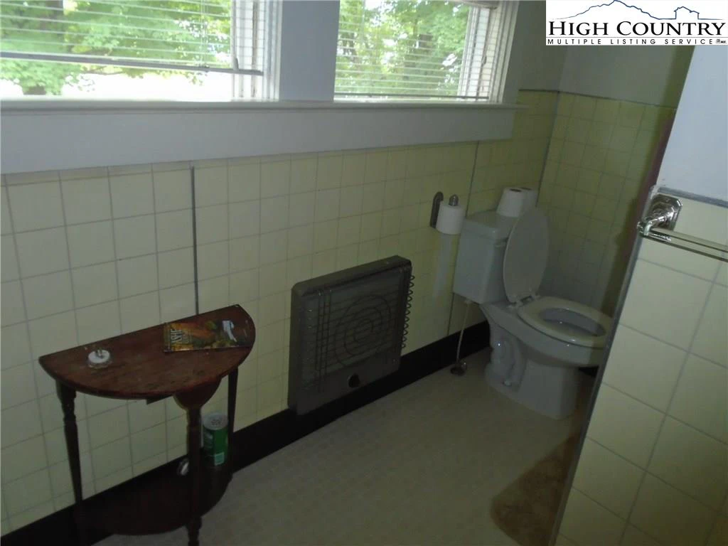 Image number 4 for the current listing