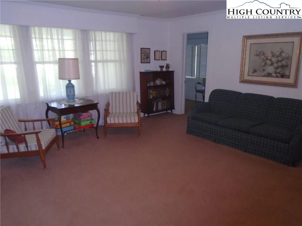 Image number 18 for the current listing