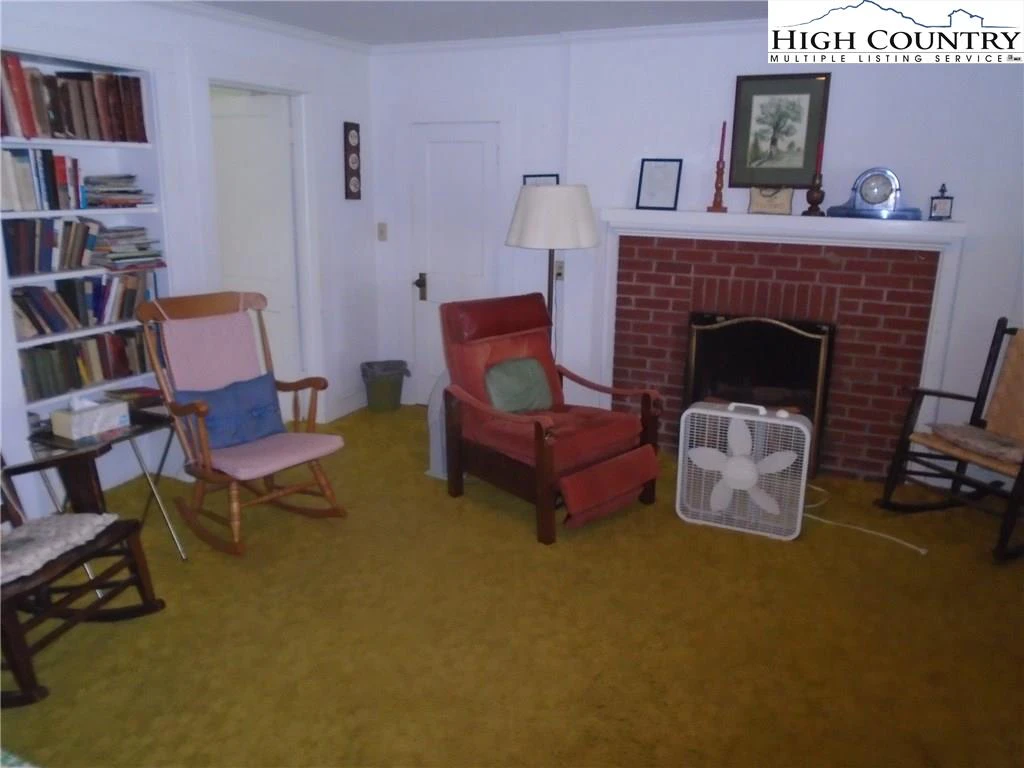 Image number 17 for the current listing