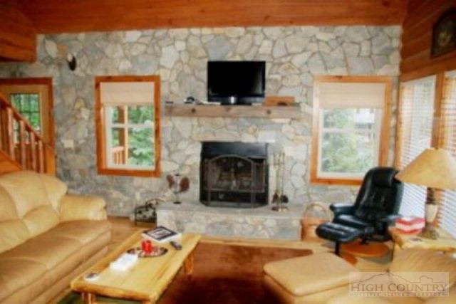 Image number 8 for the current listing