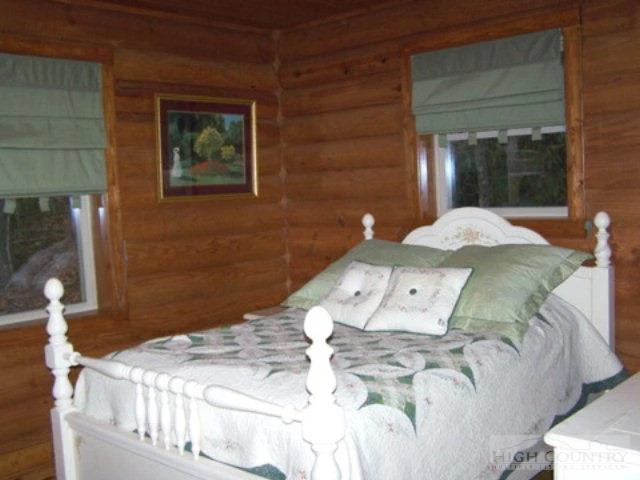 Image number 4 for the current listing