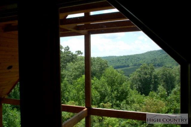 Image number 14 for the current listing