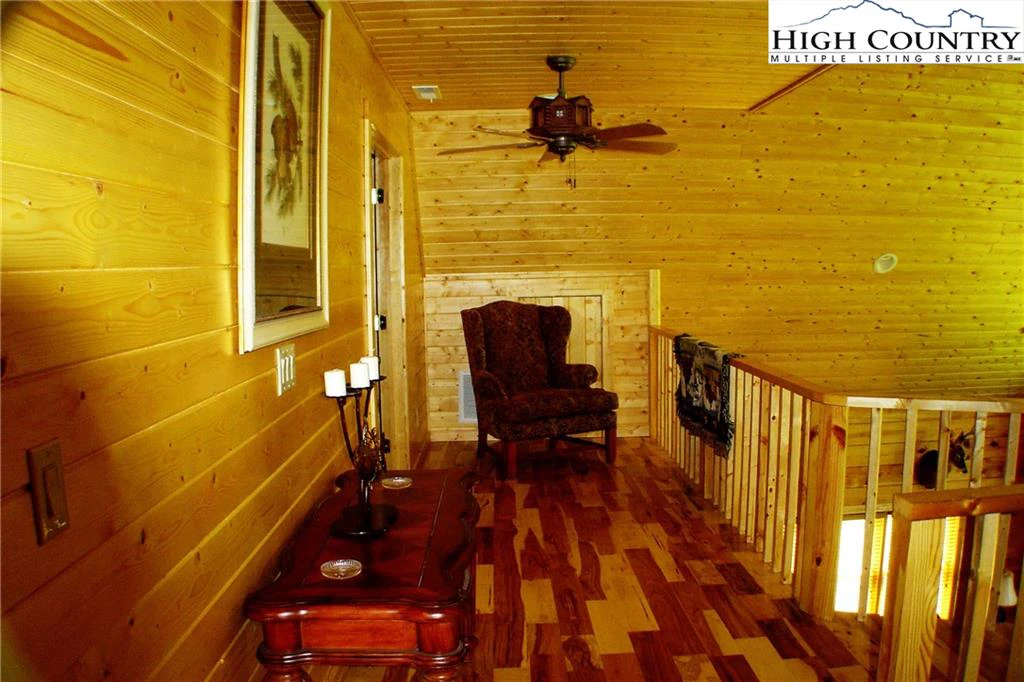 Image number 3 for the current listing
