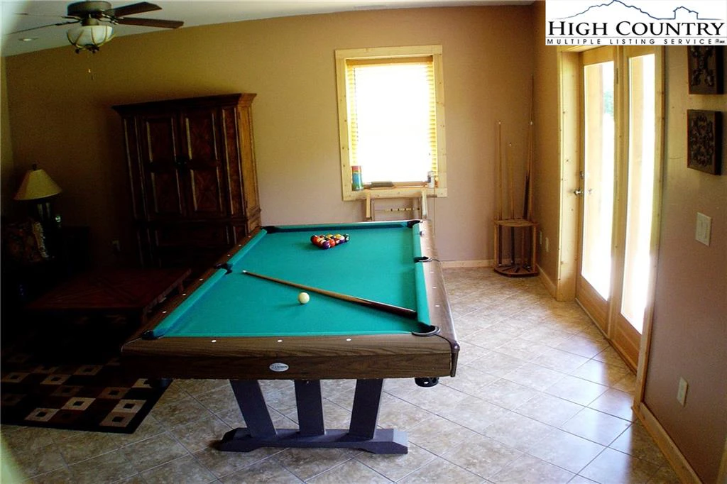 Image number 8 for the current listing
