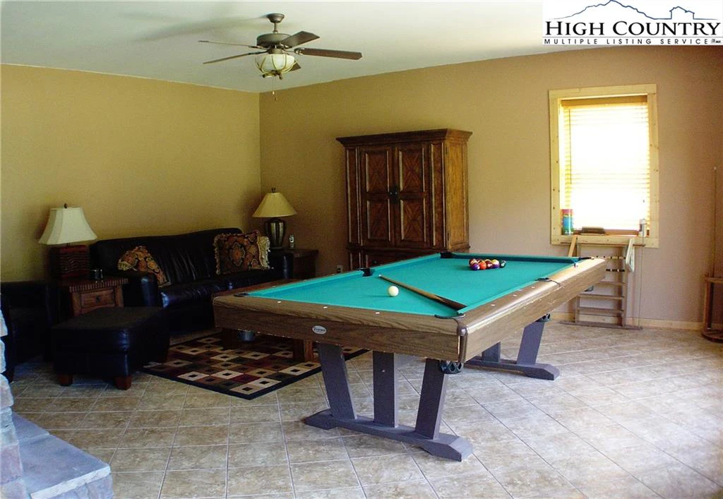 Image number 9 for the current listing