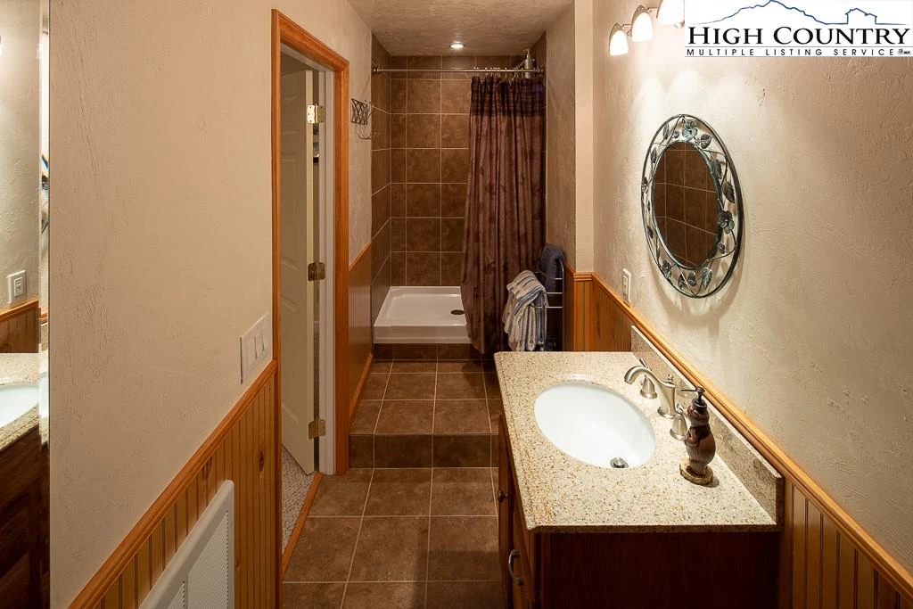 Image number 5 for the current listing